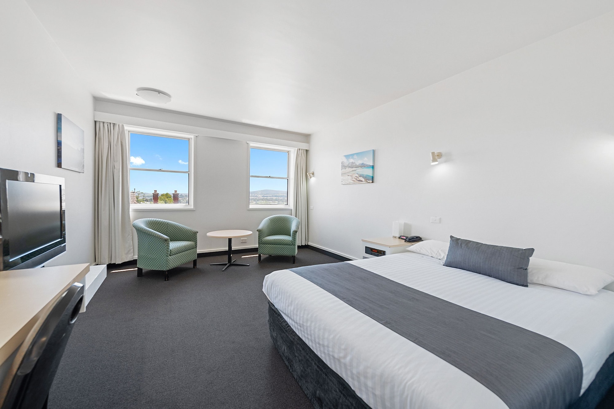 STANDARD, QUEEN BED