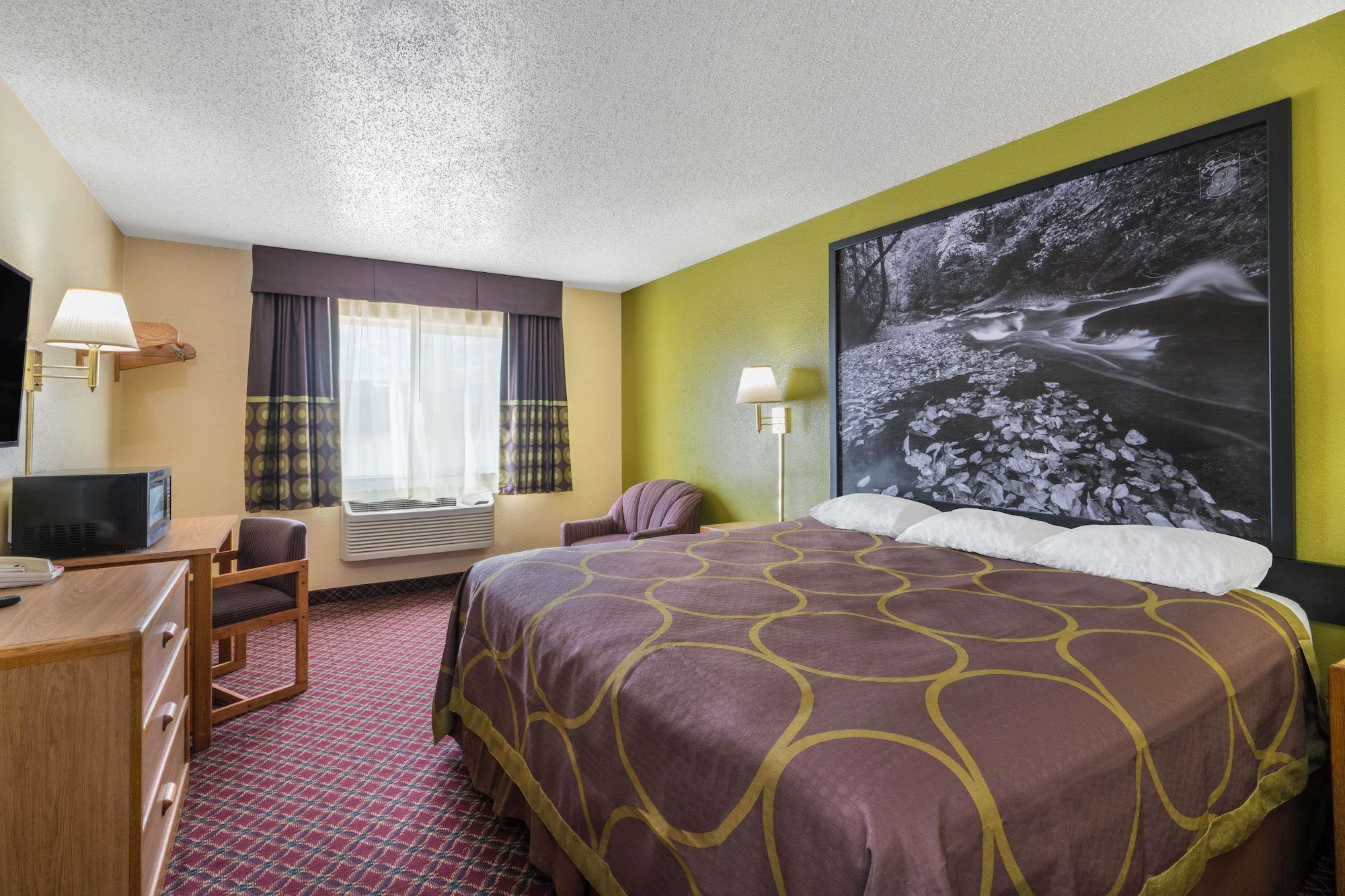 Deluxe, King Bed