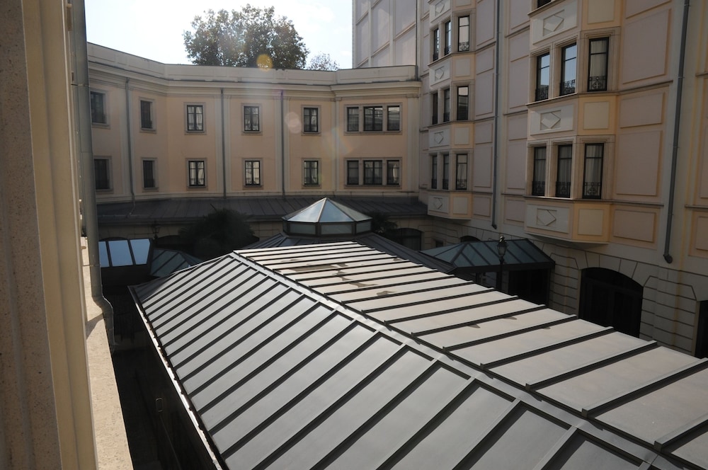 Grand Visconti Palace Hotel 72/75