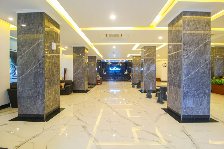 Ocean Beach Hotel 2/11