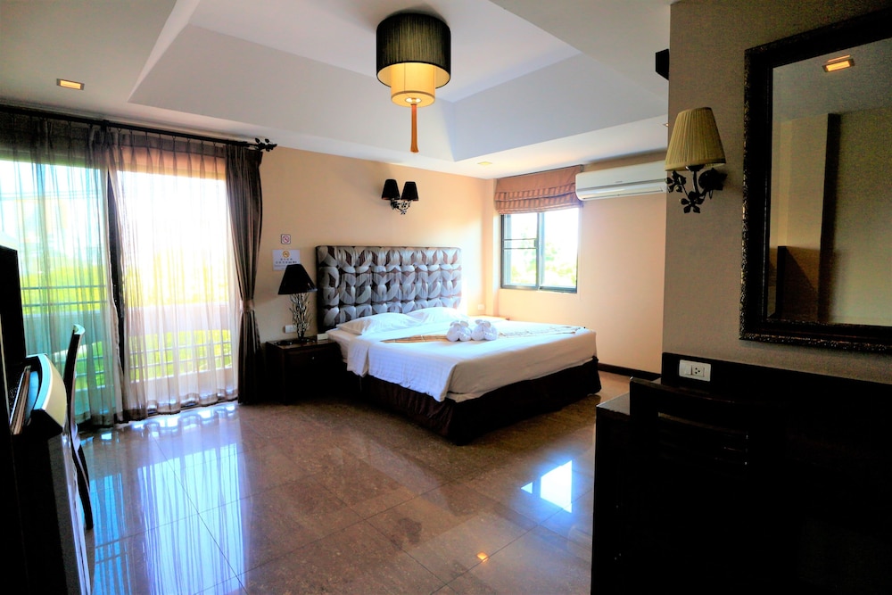 At Home At Chiang Mai 4/31