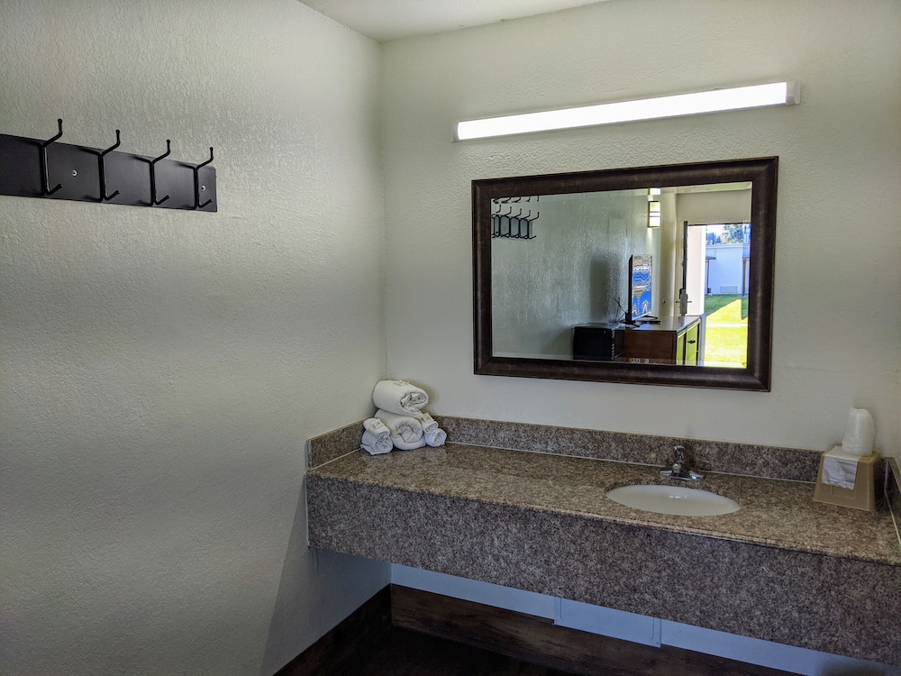 Garden Inn & Suites 28/28