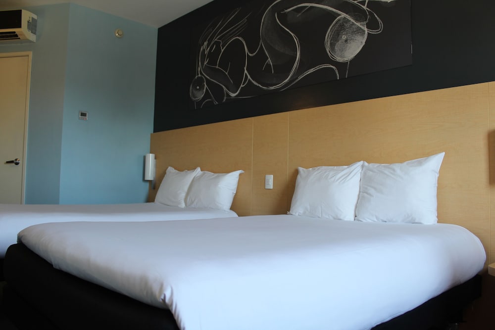 ibis Culiacan 15/50
