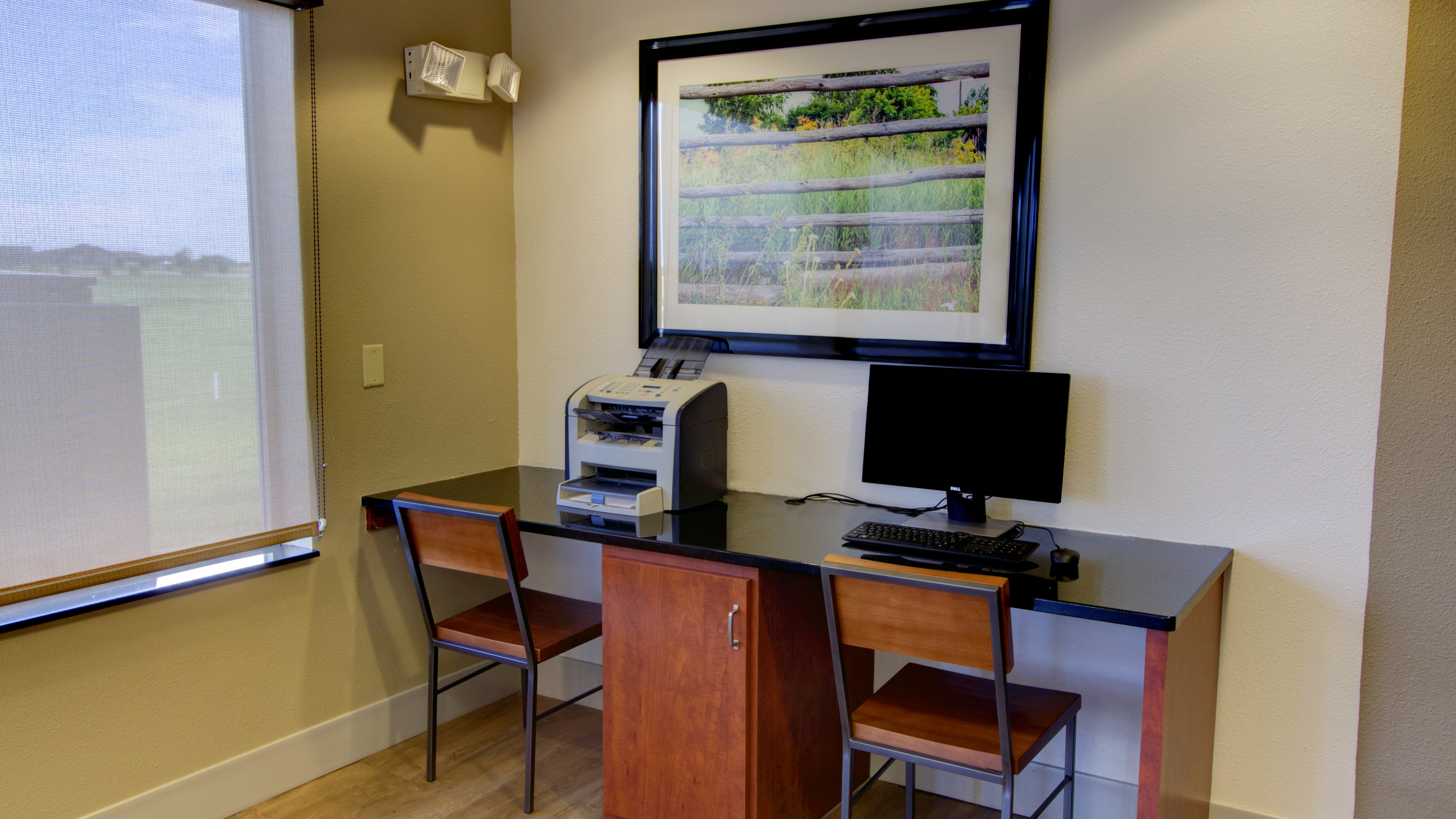 Holiday Inn Express Suites Sioux Center 63/68