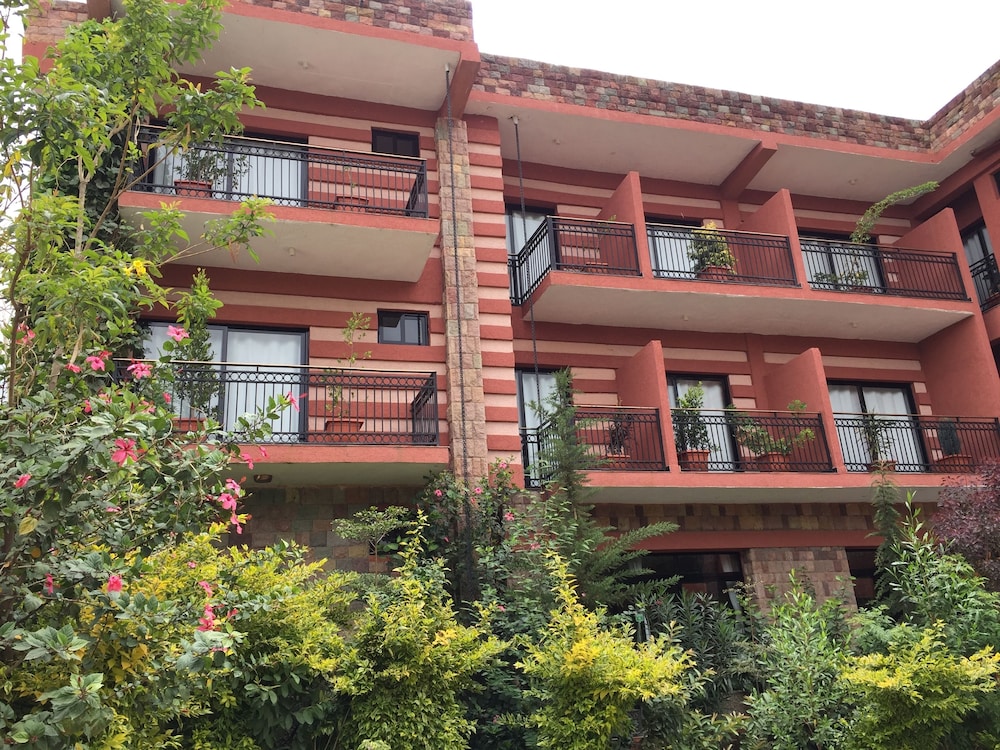 Harbe Hotel 2/50