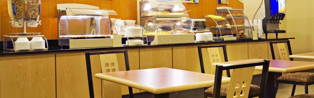 Holiday Inn Express Hotel And Suites Borger 32/43
