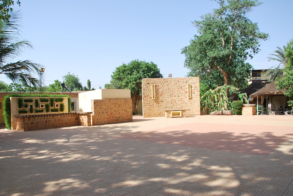HOTEL TERMINUS 40/54