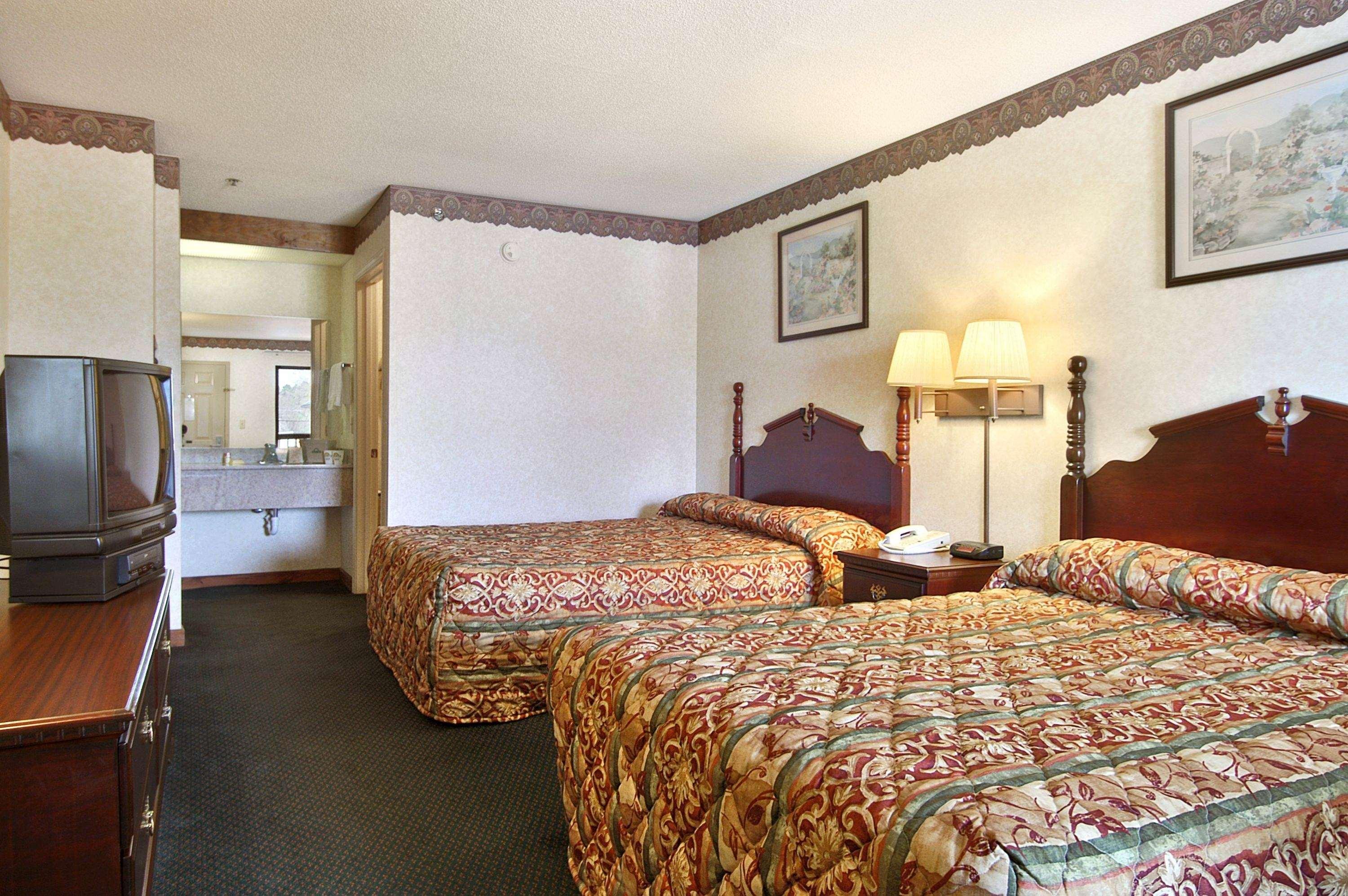 Days Inn By Wyndham Thomaston 12/22