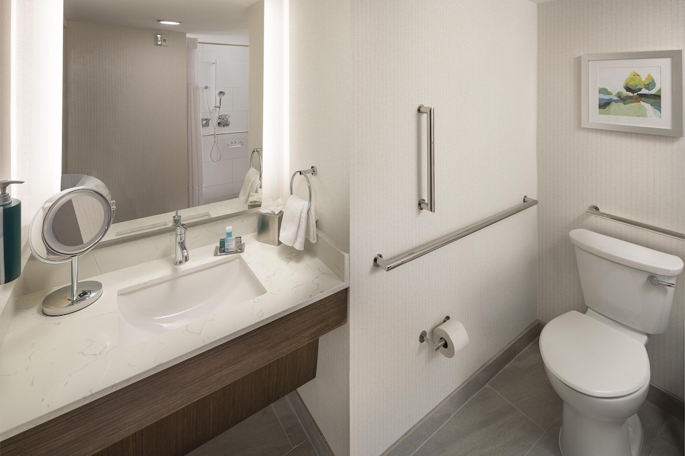 غرفة بسرير كوين لذوي الإعاقة، Doubletree Hotel Murfreesboro 6/9