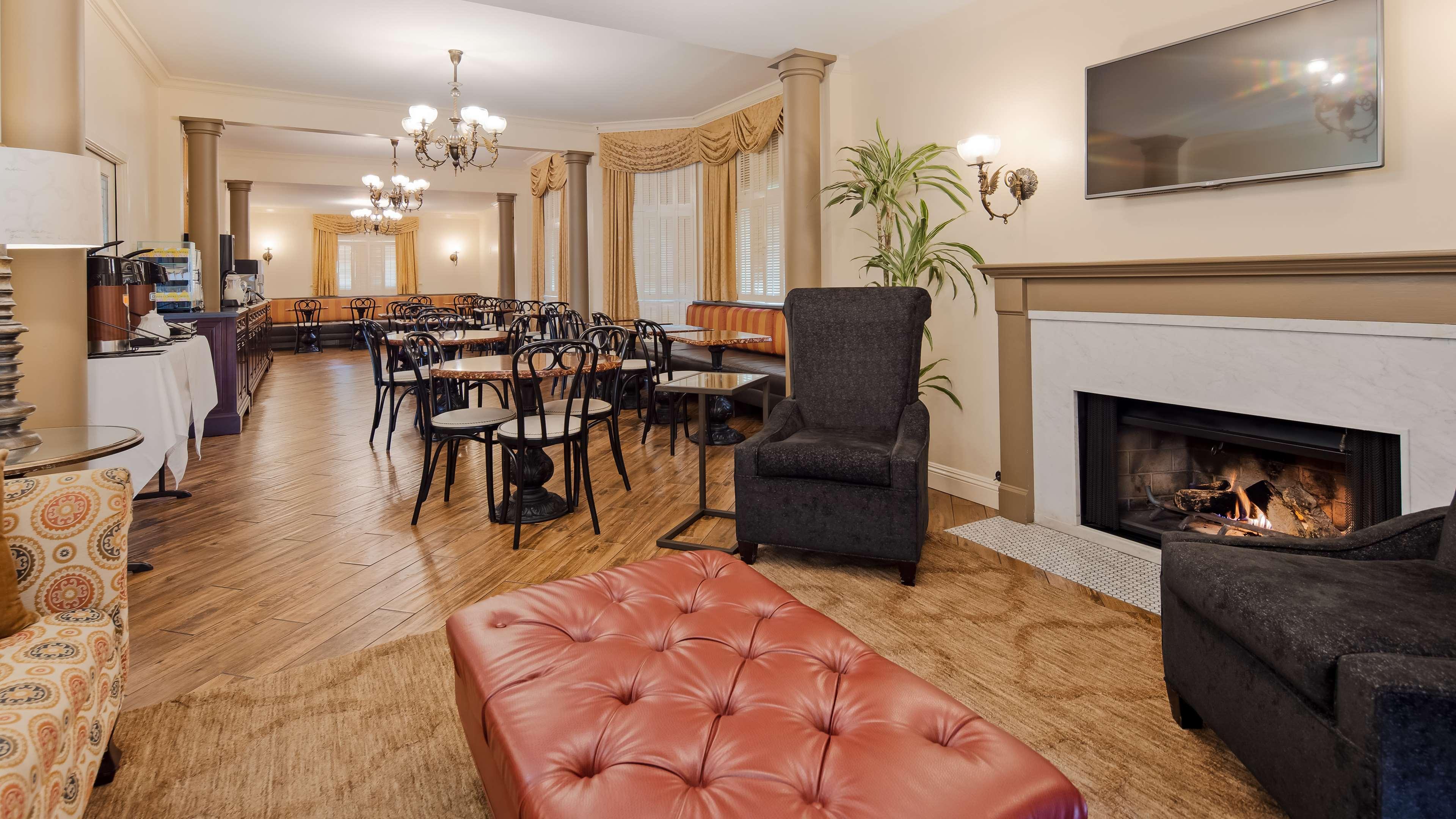 Victorian Inn Monterey 24/38
