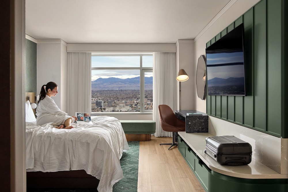 Cottage, Suite, King Bed، Hyatt Regency Denver 2/4