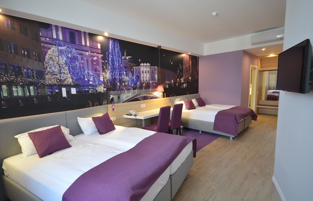 Emonec Hotel 7/31