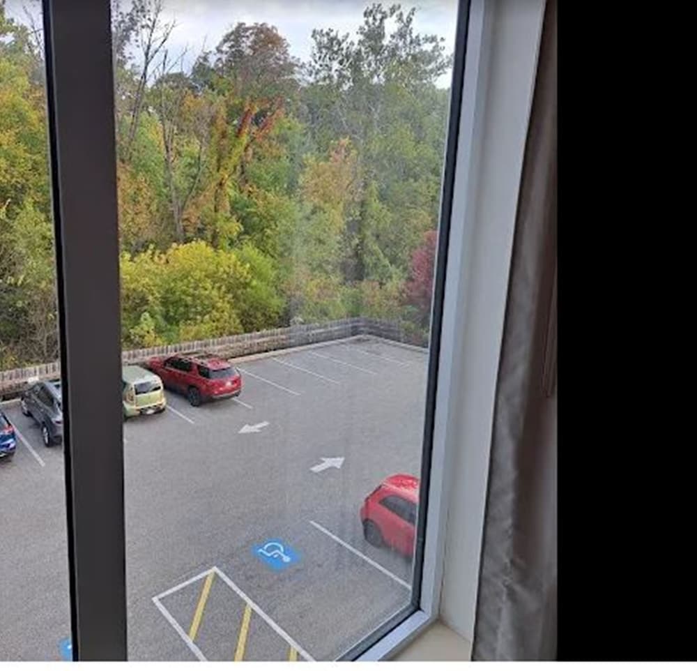 Holiday Inn Express & Suites Harrisburg S - New Cumberland 67/72