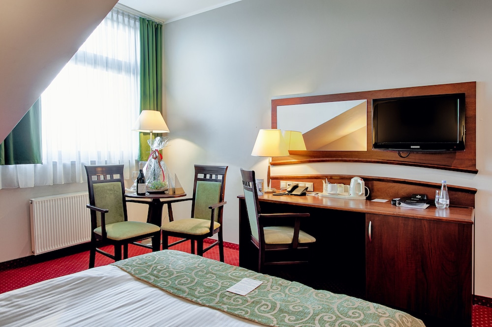Grand Royal Hotel Conference & Spa 69/74