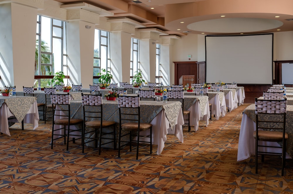 Hotel Quito by Sercotel 38/48