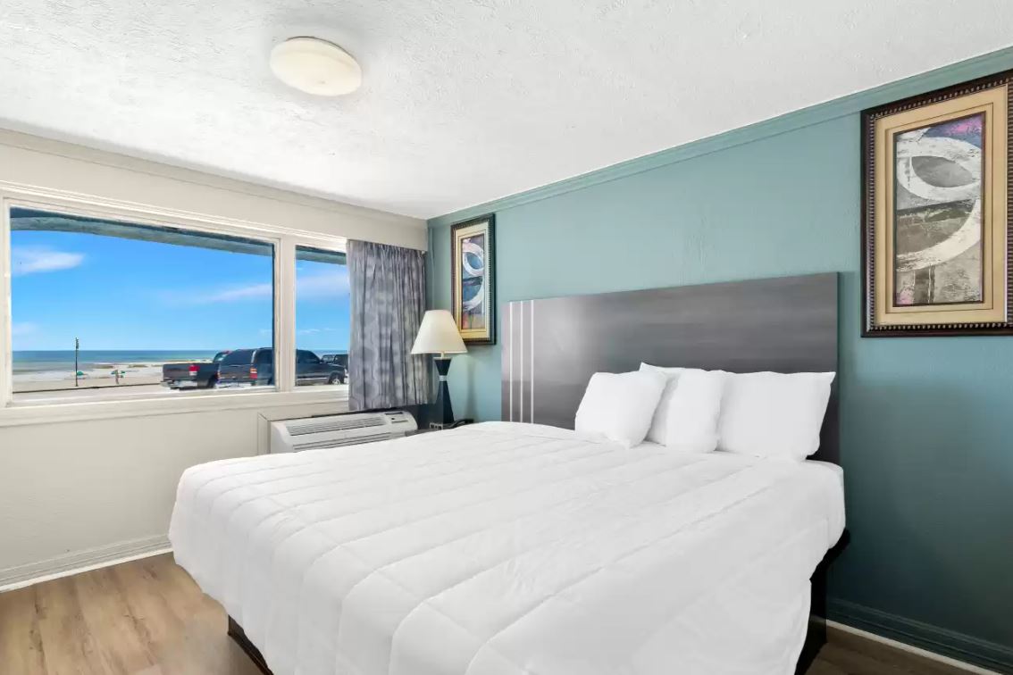 ROOM, KING BED