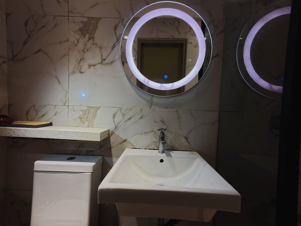 Superior, Queen Bed, Pacific Skyloft Hotel 5/7