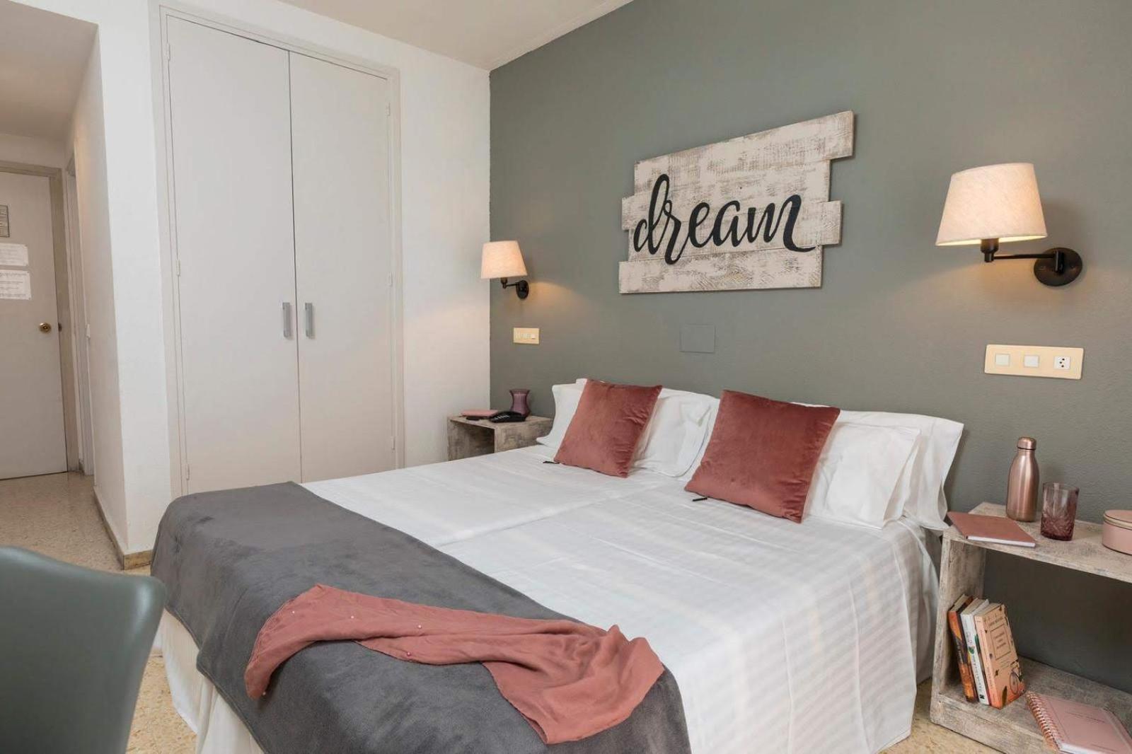 Room, Single
