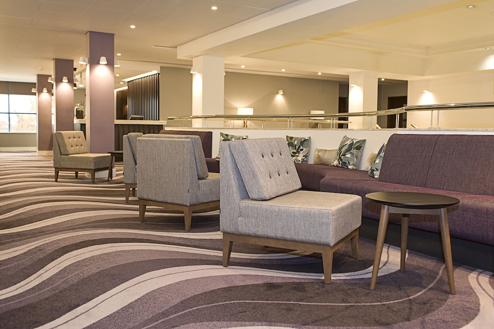 Sandman Signature London Gatwick Hotel 62/85