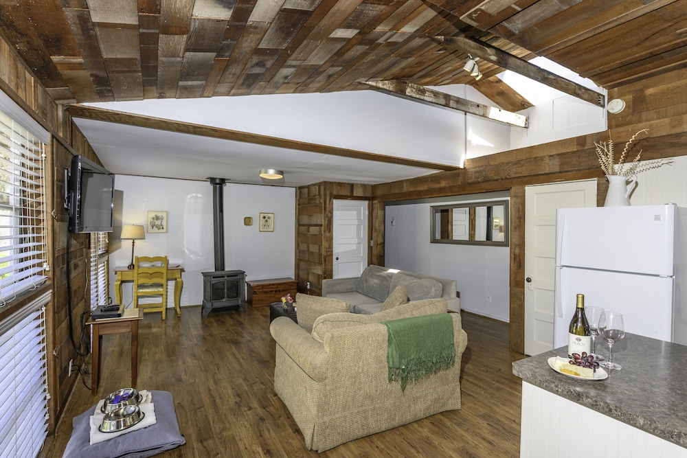 The Inn at Schoolhouse Creek 53/64