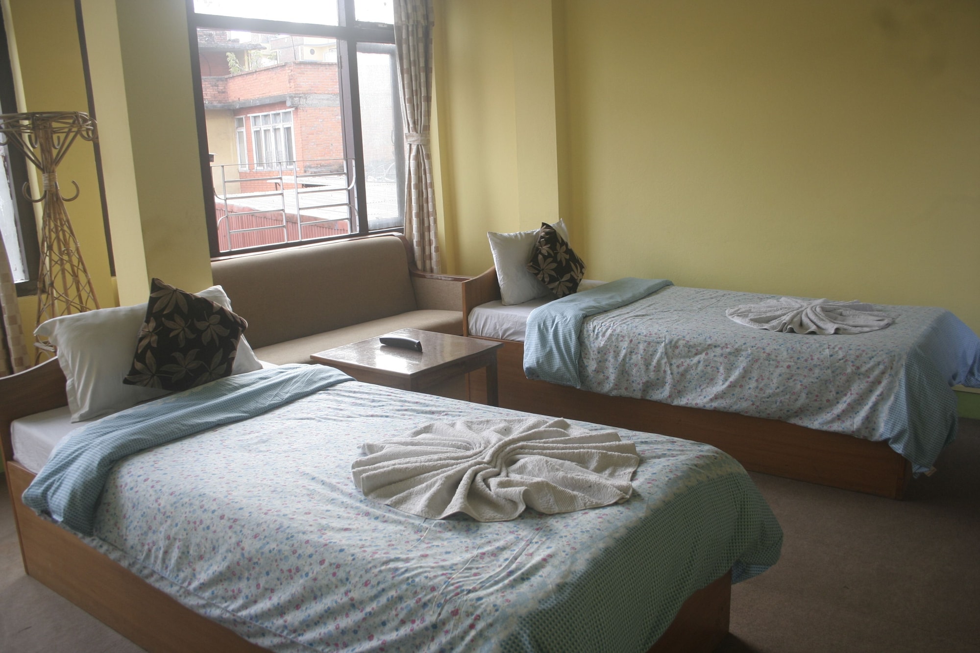 1 BEDROOM, BASIC, DOUBLE OR TWIN BED, SHARED BATHROOM