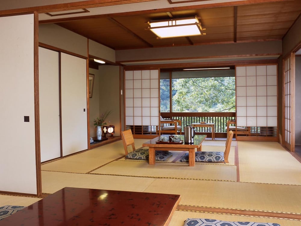 Momiji Ya Honkan Takaosansou 30/47