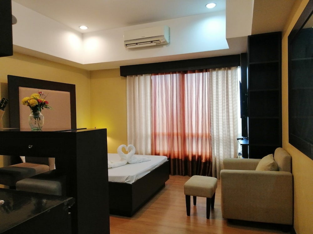 Lancaster Hotel Manila 11/45