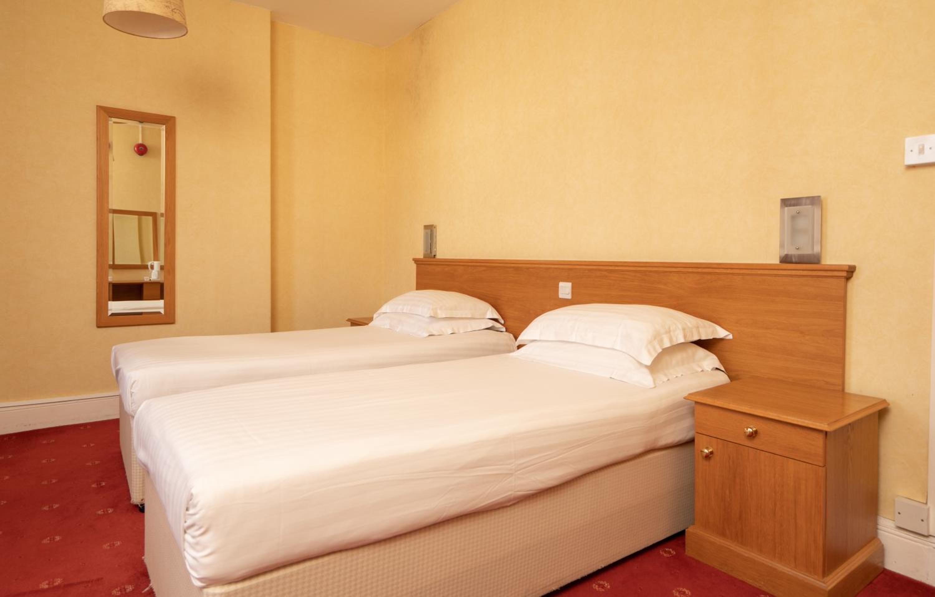 Lauriston Hotel 35/60