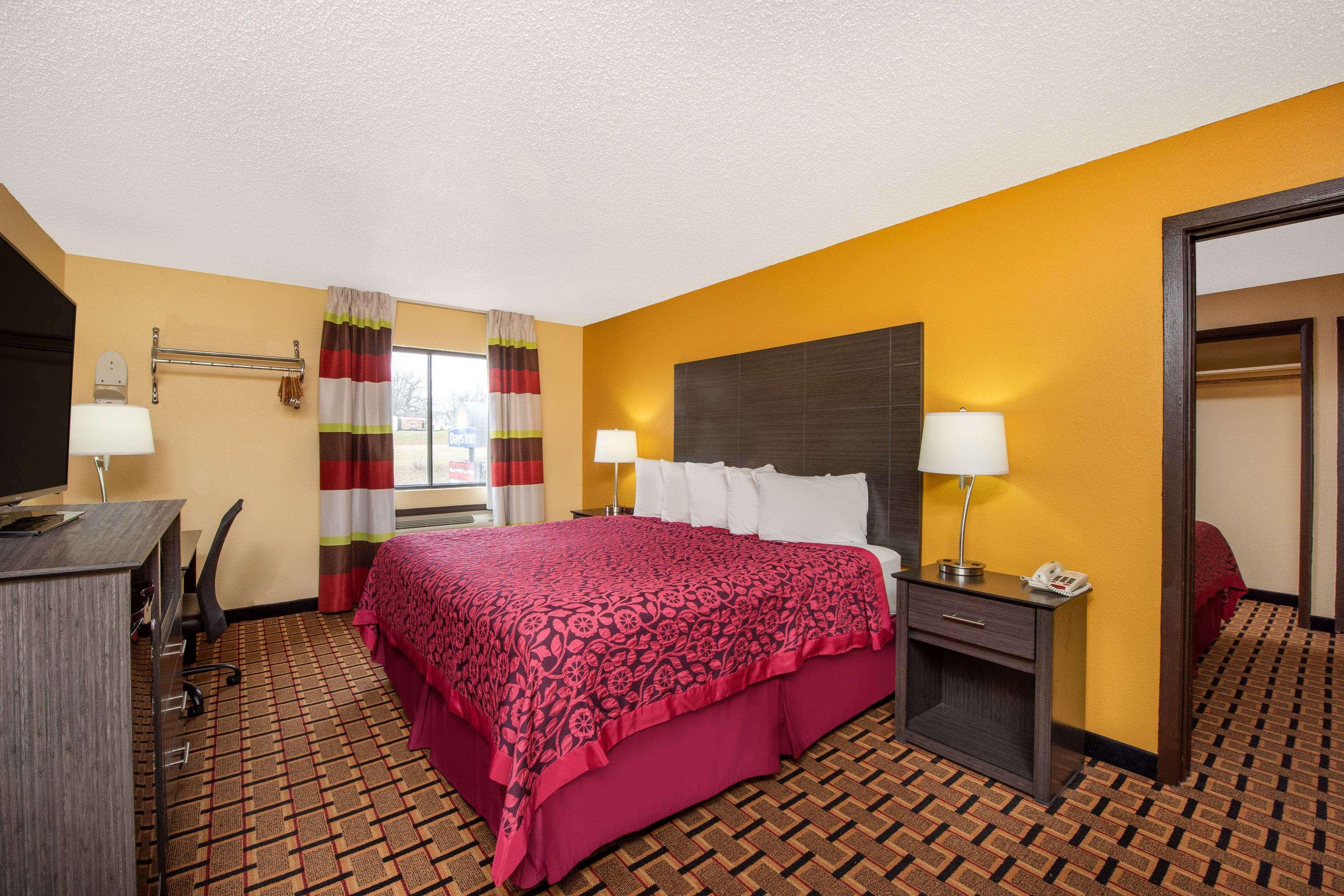 2 Bedrooms, Suite, 1 King and 2 Queen Beds, High Floor