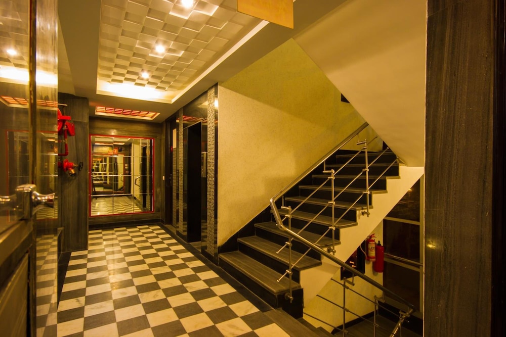 HOTEL SUNCOURT CORPORATE 8/19