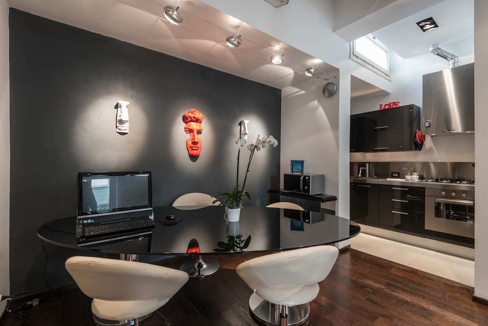 Art Gallery Apartment in Florence 23/33