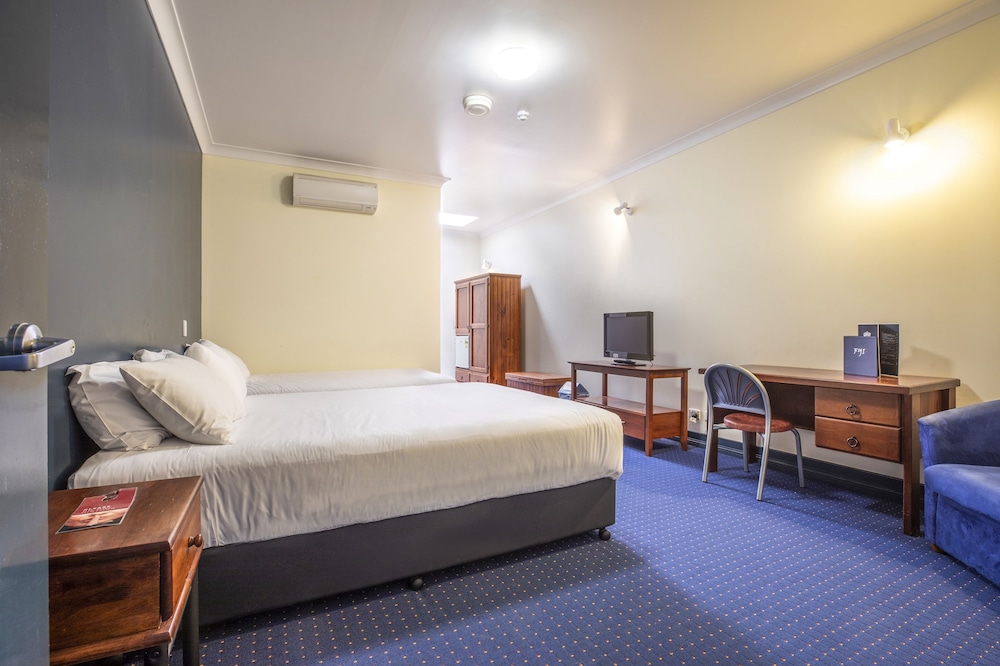 ATHERTON HOTEL 21/65