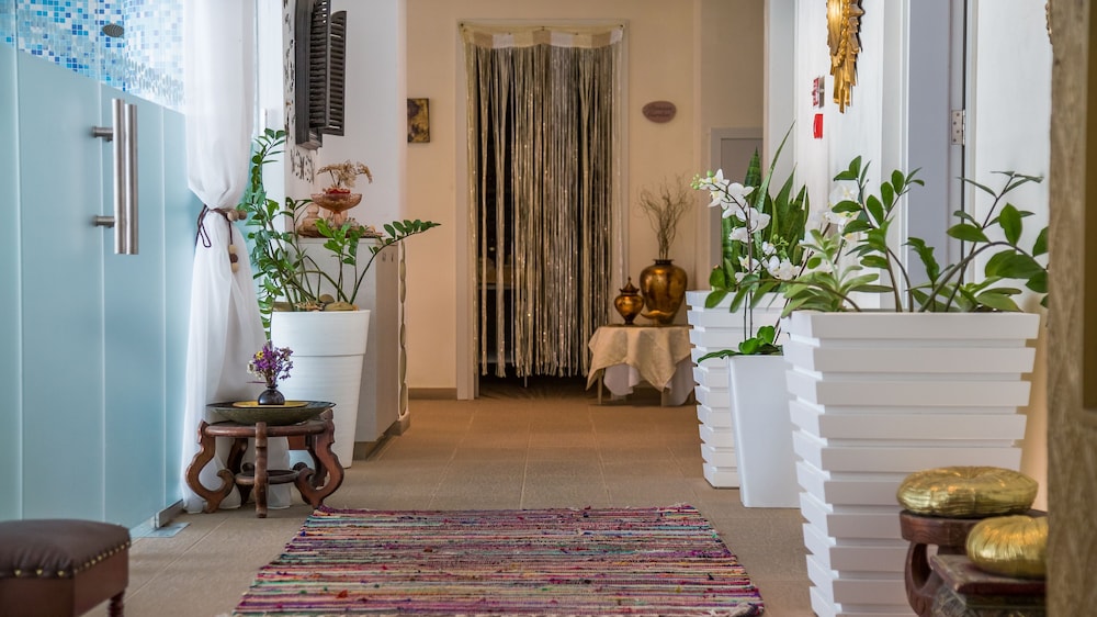 Vrissaki Beach Hotel 6/50