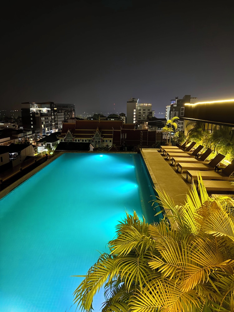 Lao Poet Hotel 65/71