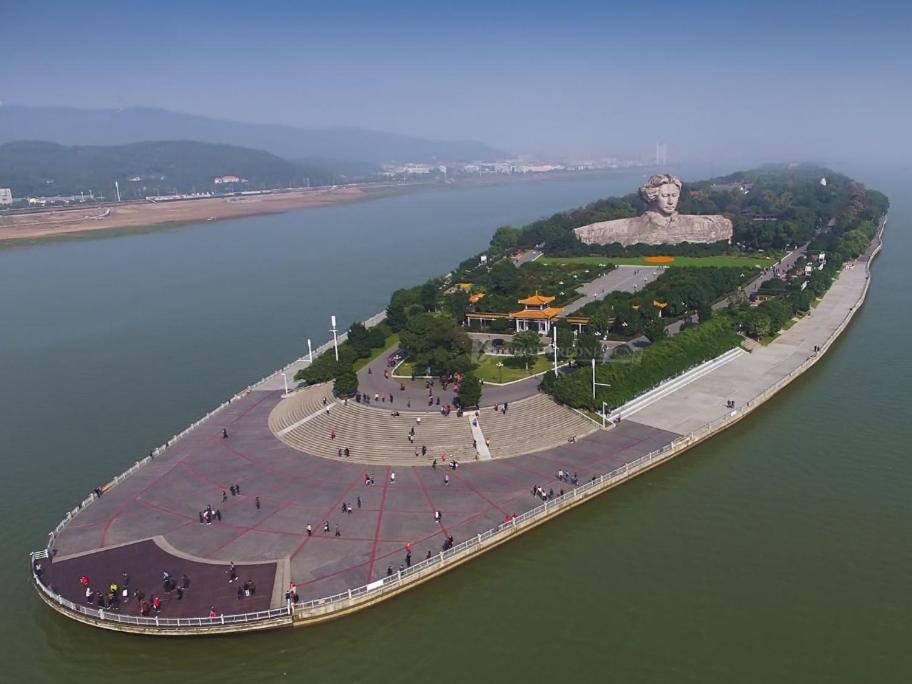 Lavande Hotel (Changsha Avenue Metro Station) 48/53