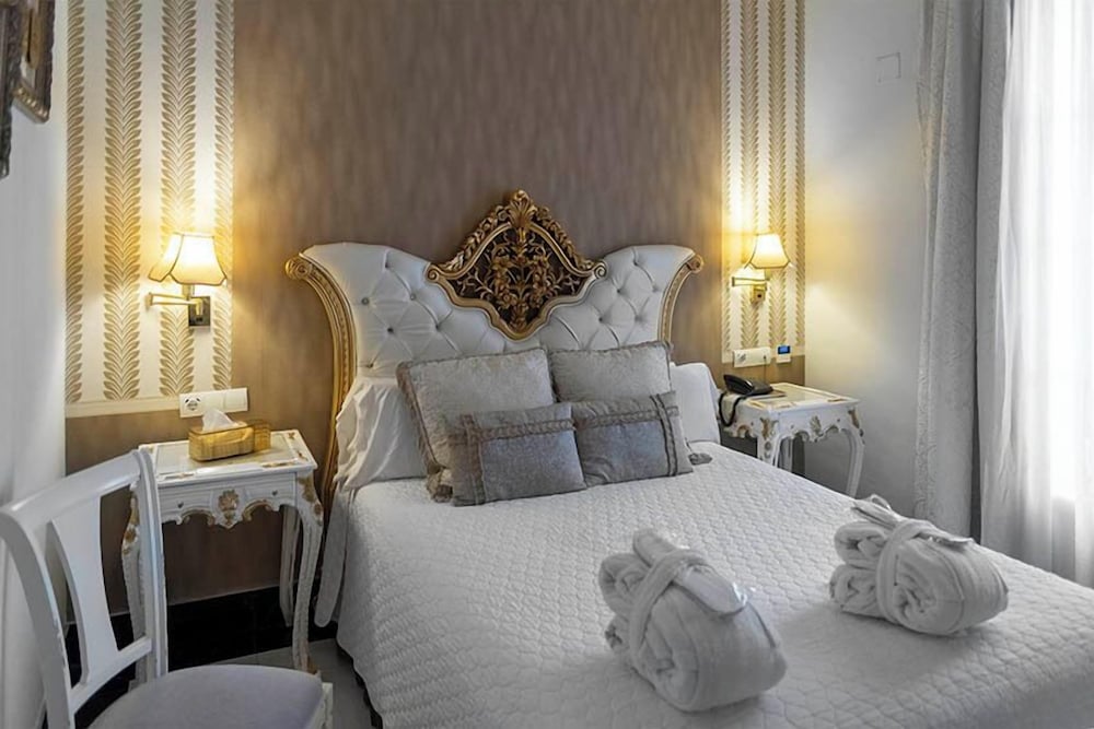ADRIANO HOTEL 25/77
