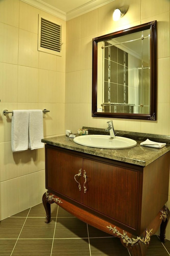 Cassiel Hotel 44/45