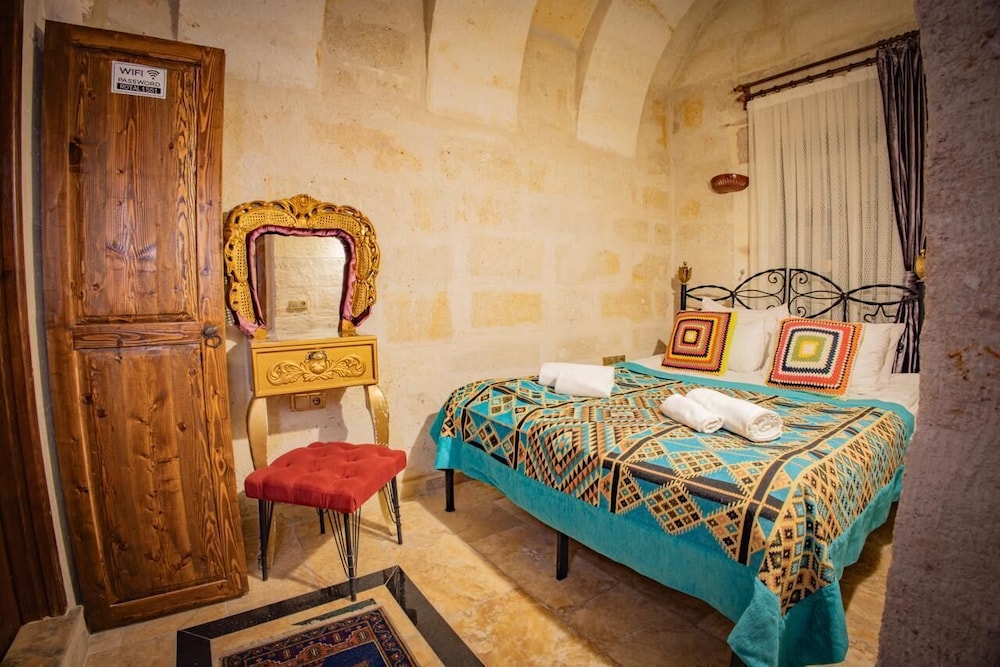 Stone, Sapphire, King Bed