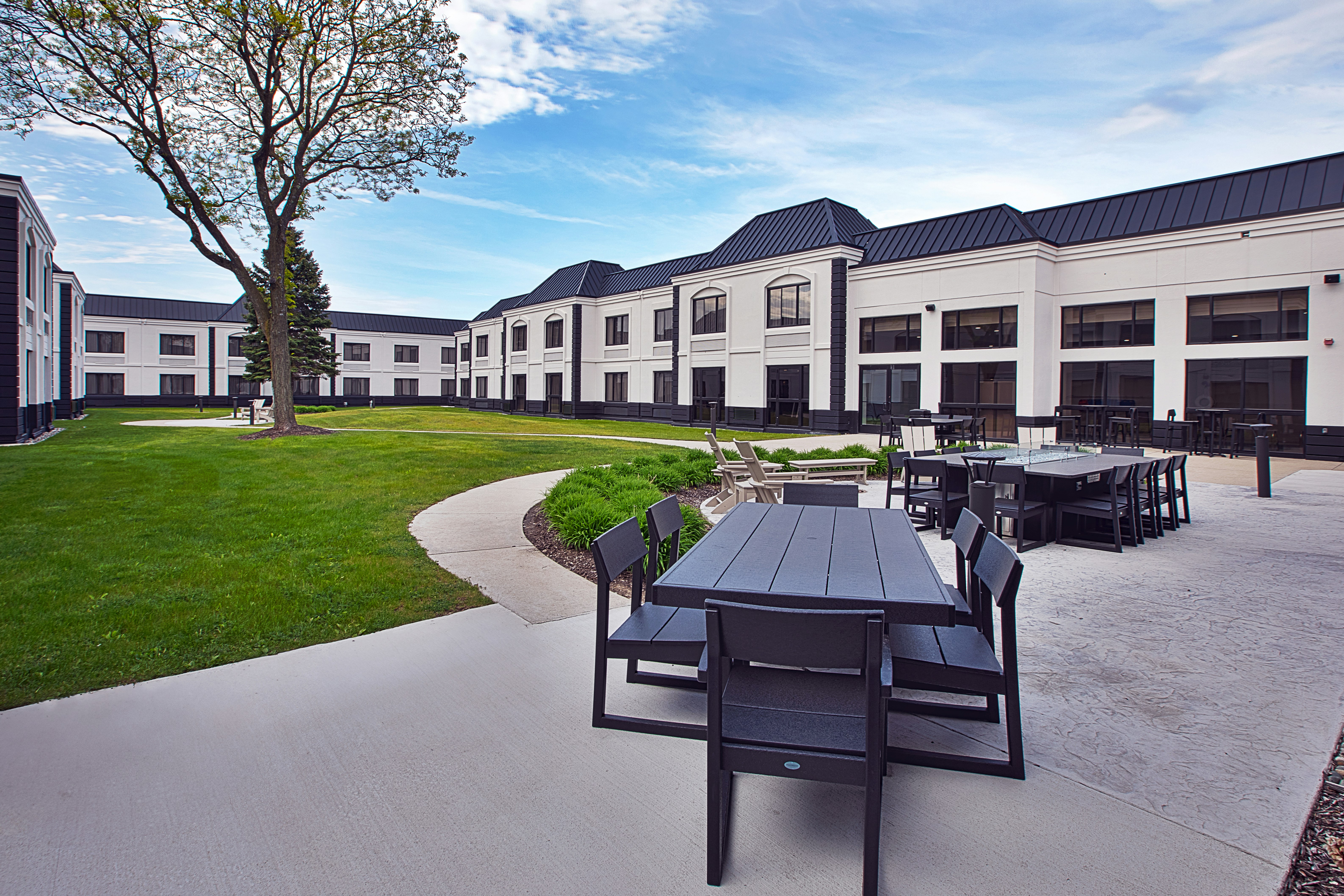 Doubletree By Hilton Detroit Novi 68/74