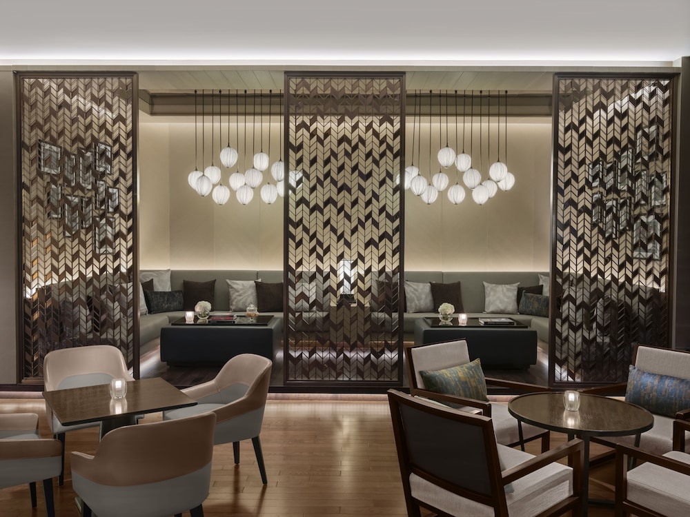New World Saigon Hotel 73/77