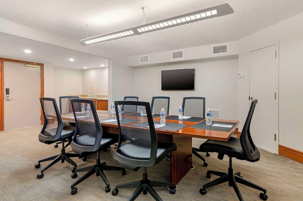 Country Inn and Suites By Radisson Atlanta Galleria/Ballpark GA 33/36
