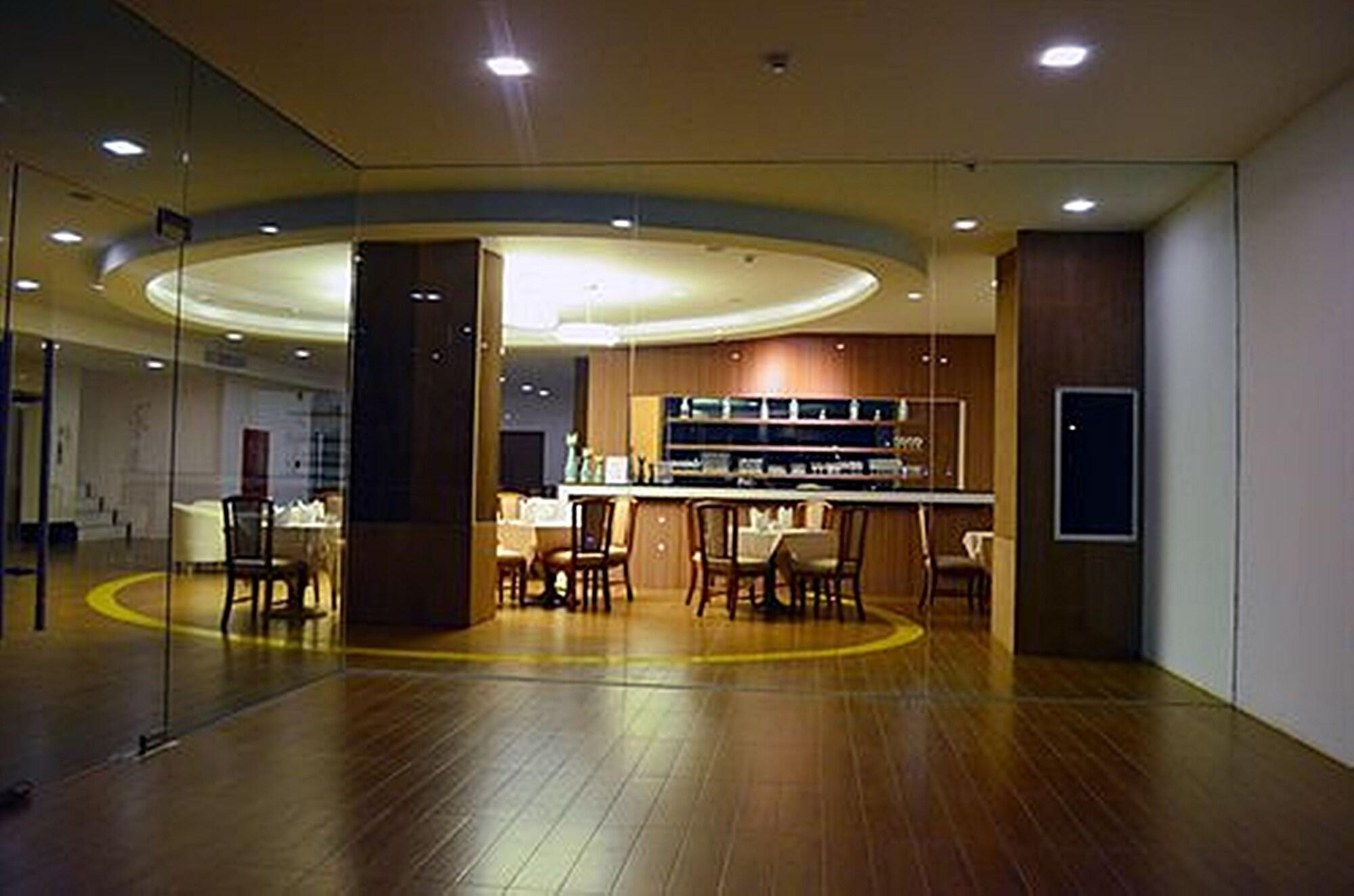 Tevan Jomtien Pattaya 37/50