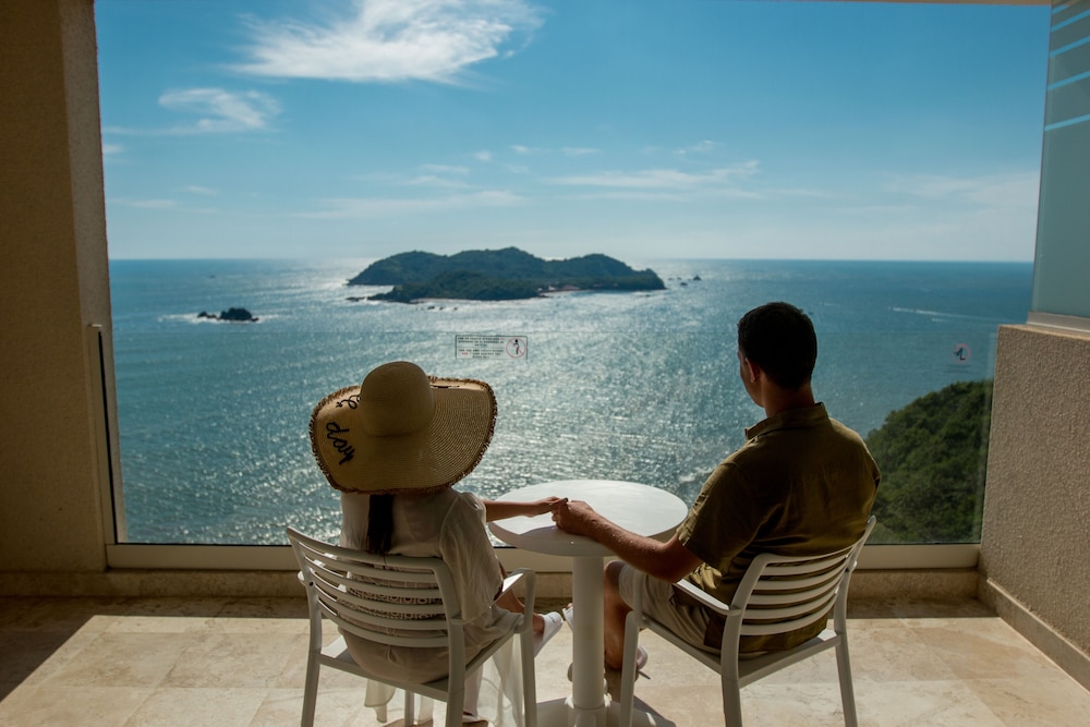 Hotel Azul Ixtapa Grand Resort Spa and Convention Center 48/51