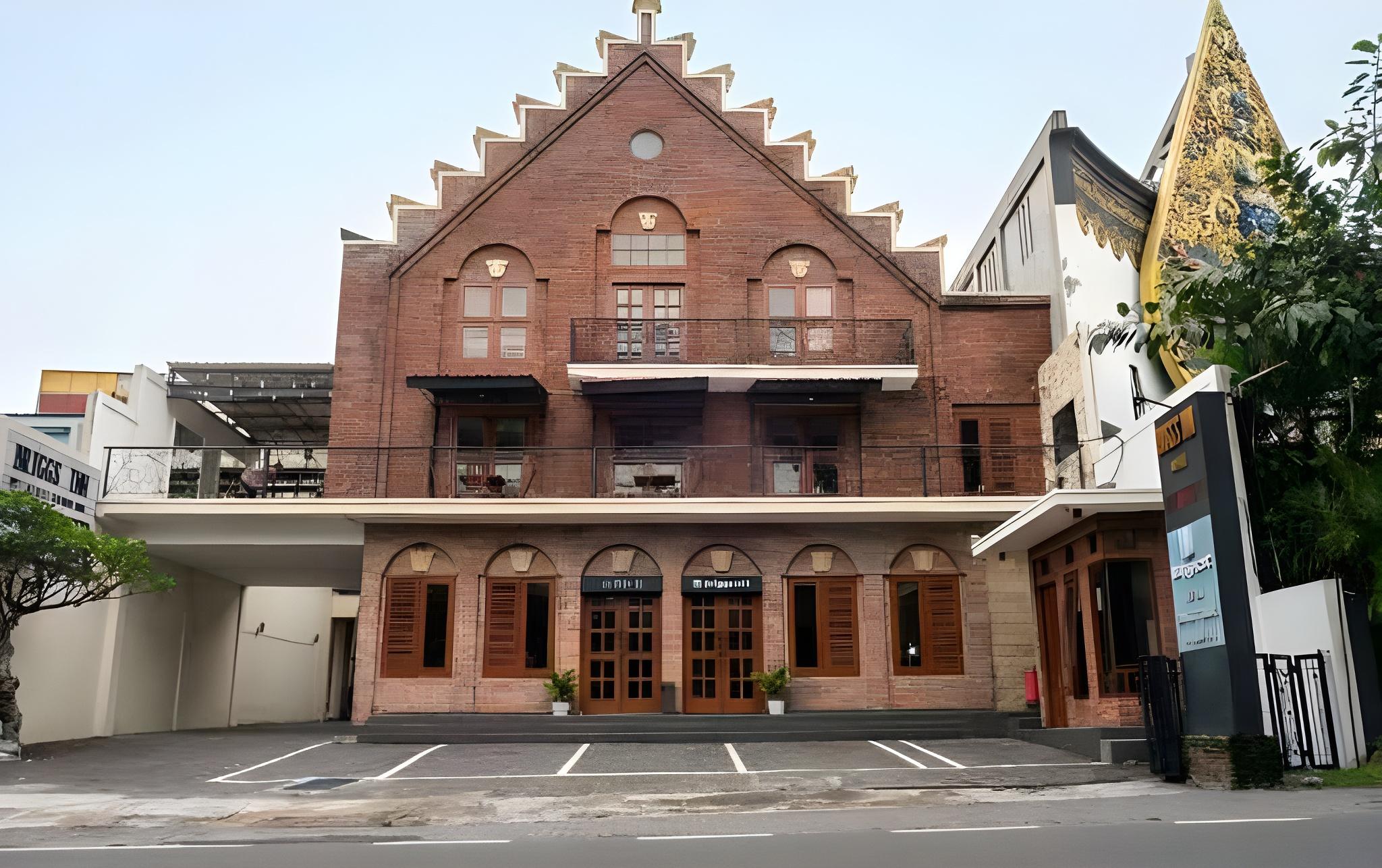 Briggs Inn Batu 3/18