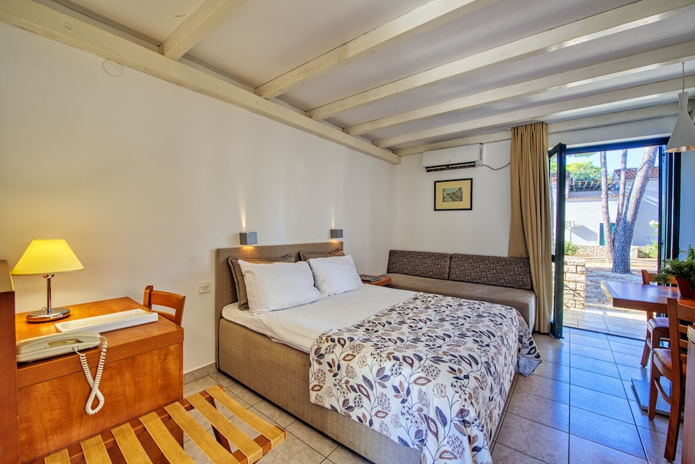 ZATON HOLIDAY RESORT 15/50