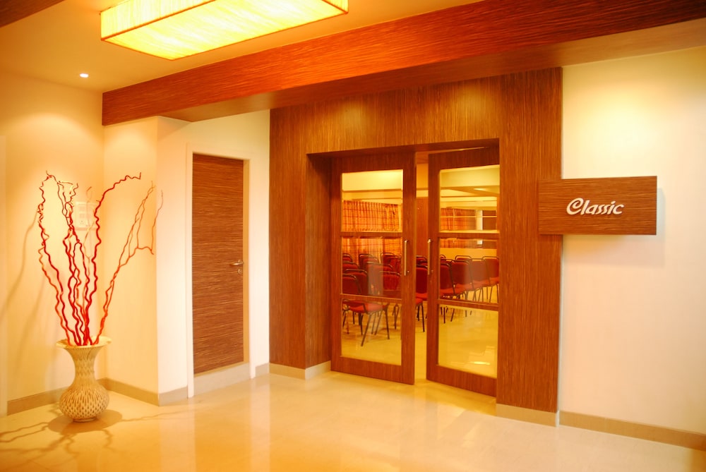 Hotel Mourya Residency 10/17