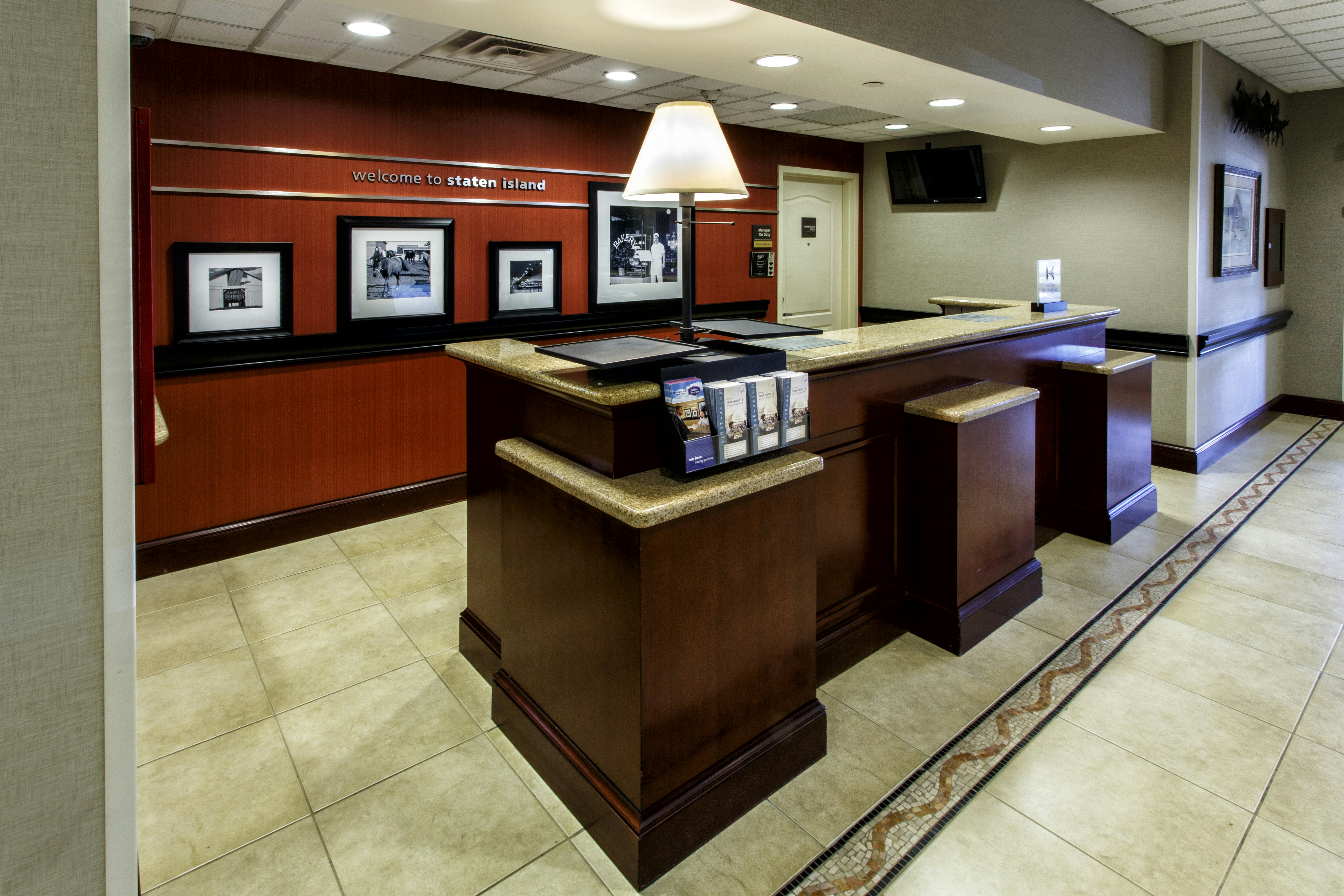 Lobby at Hampton Inn And Suites Staten Island, NEW YORK - NY