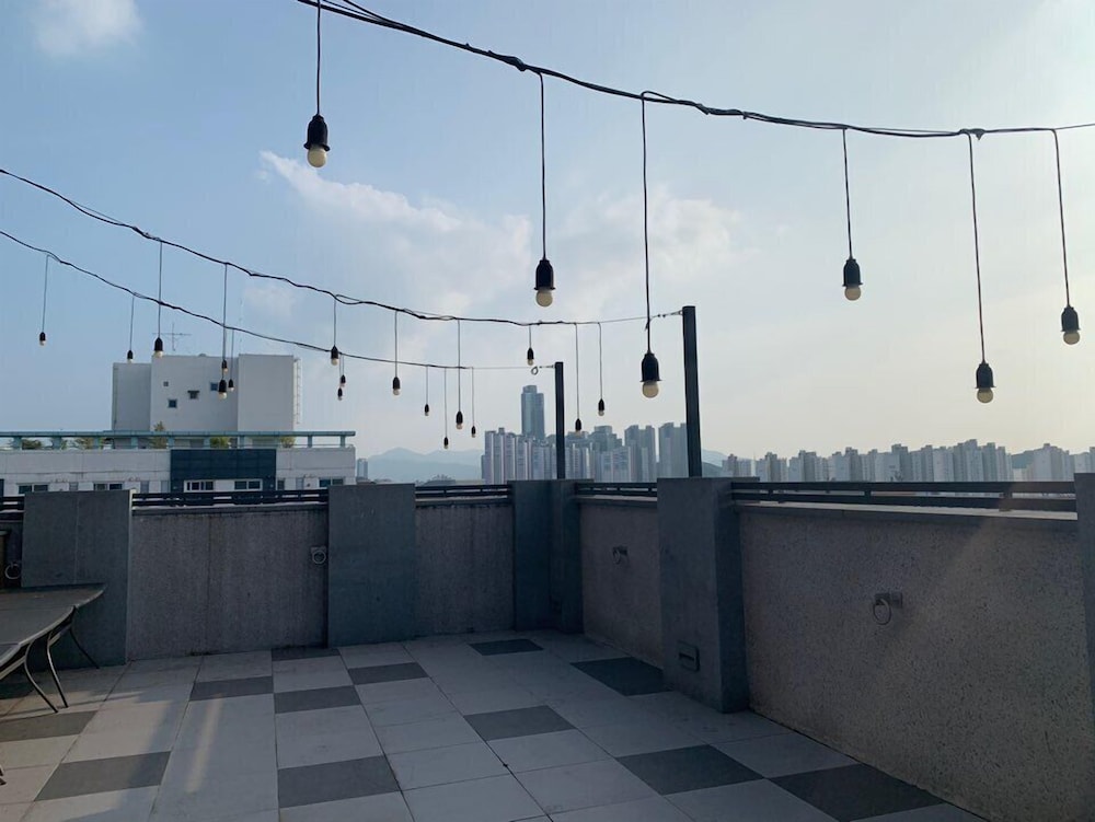 On City Hotel 37/43