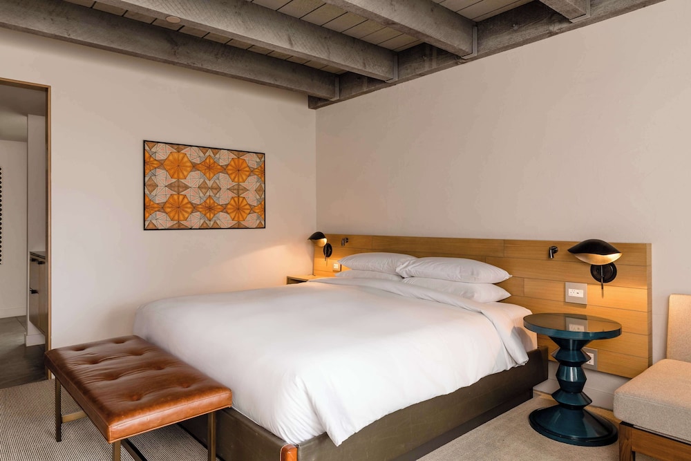Saarinen, Studio, Suite, King Bed