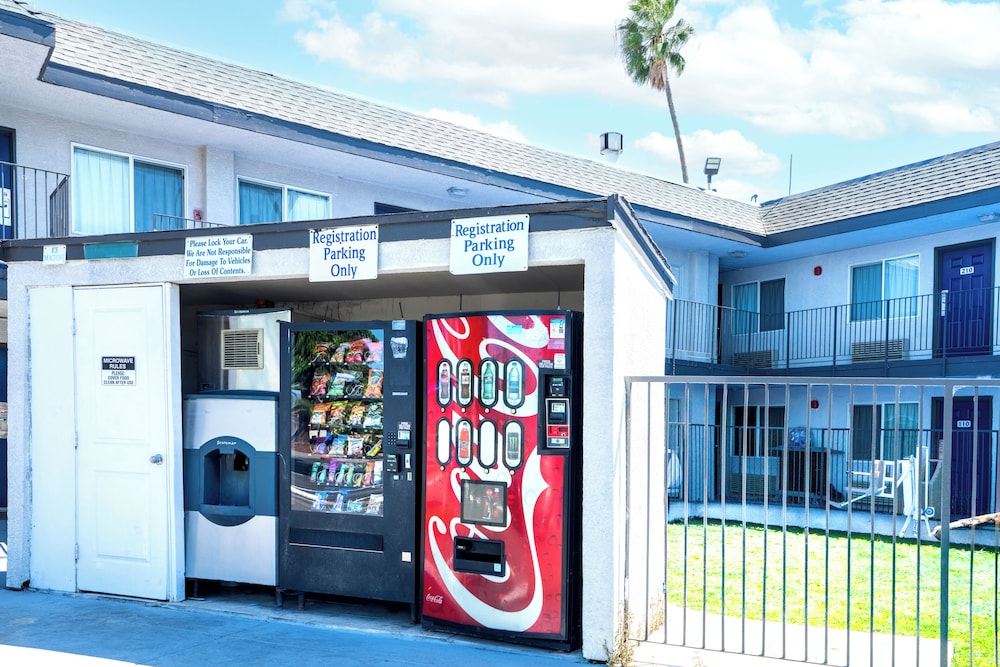 Motel6 Pleasanton, CA 7/63